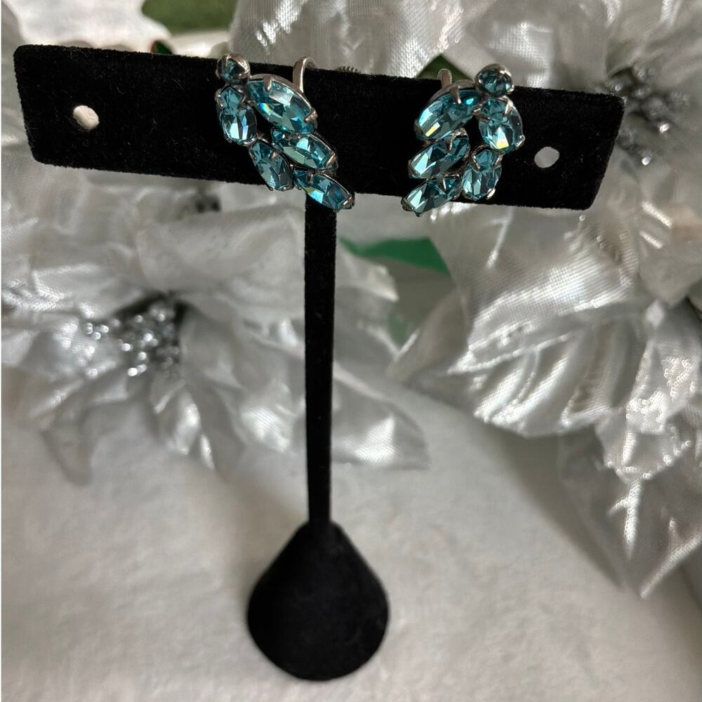 Vintage Blue Rhinestone Cluster Screw Back Earrings Silver Tone 1950s Non Pierce